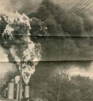 Iowa Oil Company fire, 1946 - photo by Guy Ahlstrom