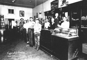Hopperstod Tavern, New Albin, 1948 - Click to enlarge