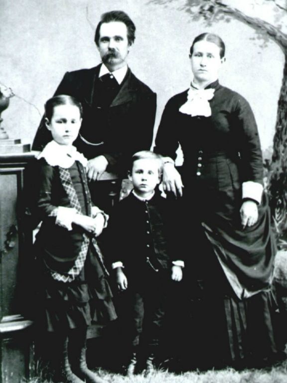 James K. Ransom and Laura Hurd Ransom;  Children:   Sarah Ransom and Jack Ransom  (submitted by Alice Daniels, NINA2295@aol.com)