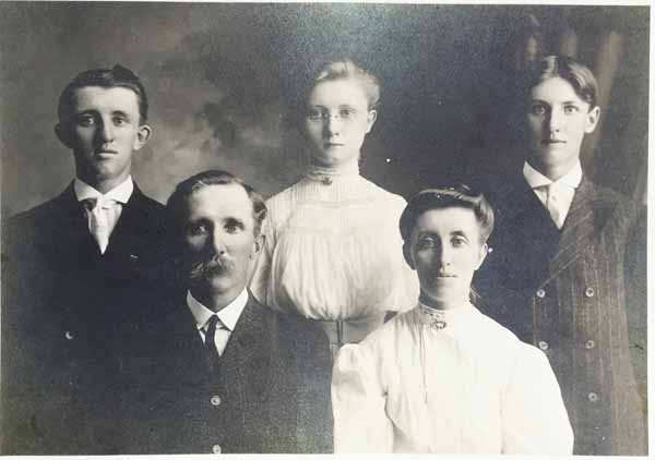 William Hewitt Family, Massena, Iowa