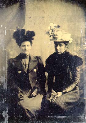 Sisters Clara Ellsworth Carpenter & Rose Carpenter, ca1885