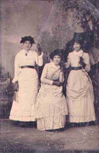 tintype, possibly of the three sisters, Nellie Bessie & Catherine Snavely