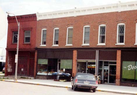 1996 picture of old building on Marengo town square