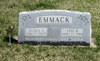 Tombstone of Lyle and Audra (Brooks) Emmack