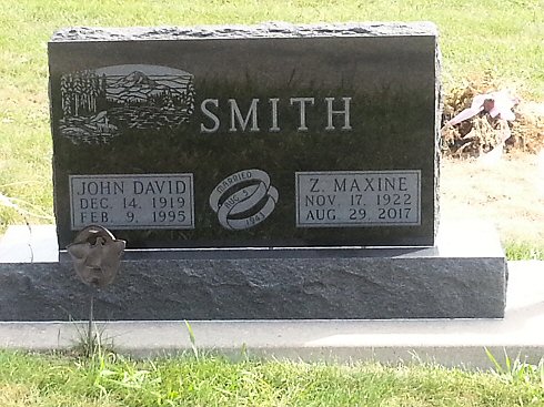 Tombstone of John and Maxine Smith