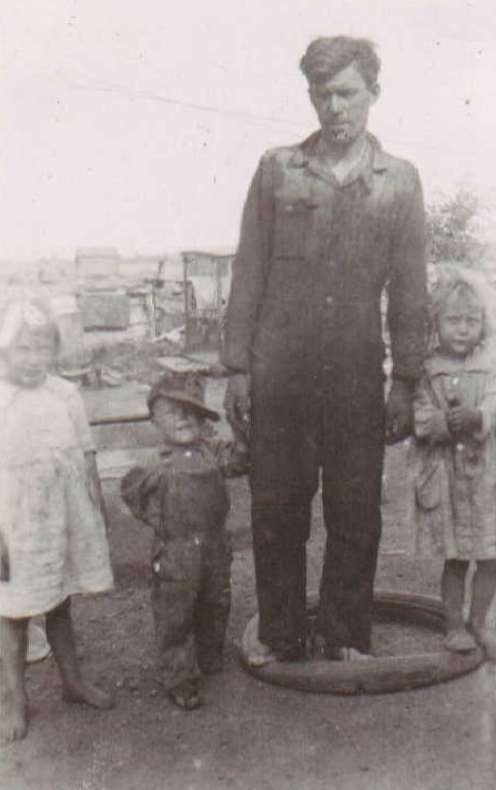 Frank Hartshorn and children