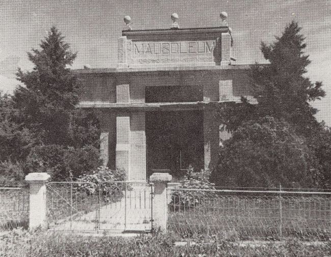 Zearing Mausoleum