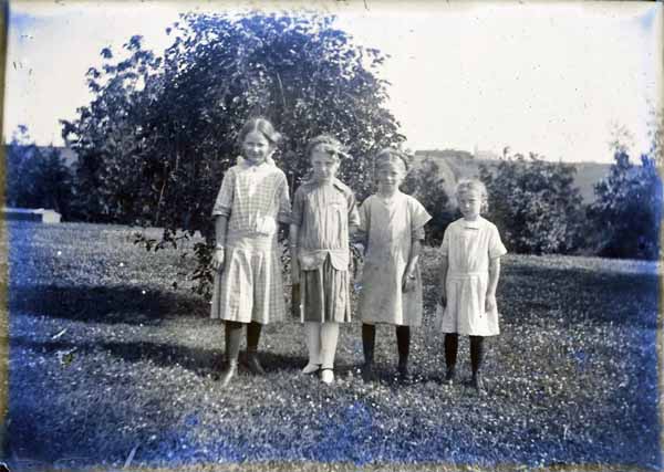 Knud Rasmussen family, 4 Girls, Poplar, Iowa