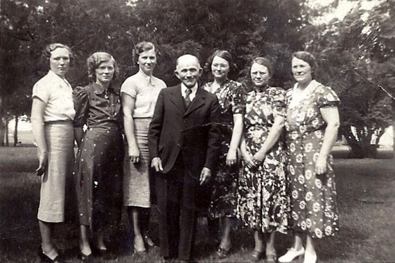 Anton Schofield and his 6 daughters