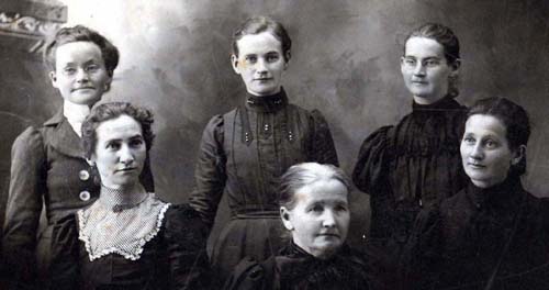 Wilhelminia Hauschen, and her daughters