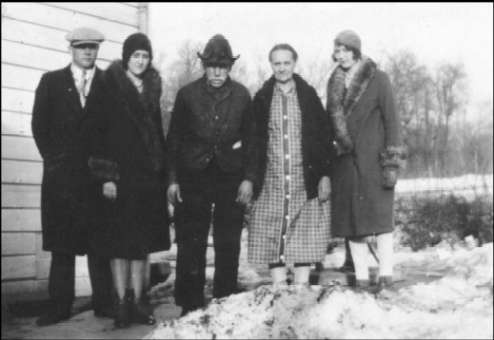 Gilman & Gena Knudson; Anders & Julia Nyborg; Alma Nyberg ca 1925