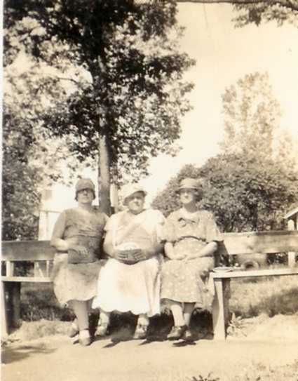 Elizabeth, Millie Labbs, Zilpha Connor Wilmott (on right)