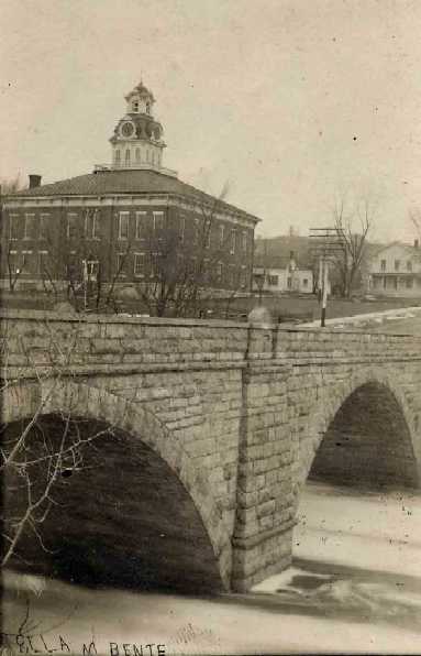 Elkader bridge & county courthouse ca1911