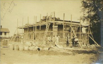 Luana bank under construction, 1908