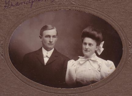 George C. Ruegnitz JR & Rosa Ann Enderes, 1905 wedding photo