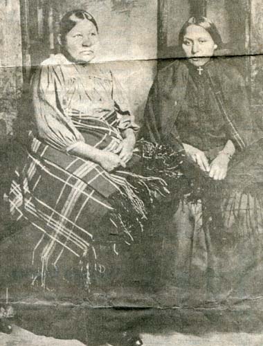 Emma “Big Bear” Holt and her sister, Rose “White Rabbit” Miner, ca1920's